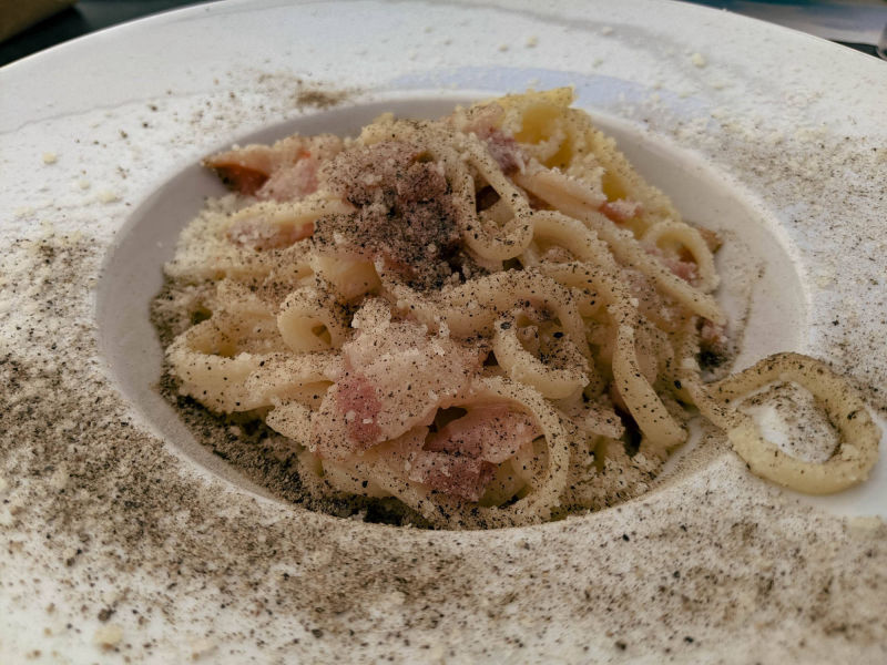 piatti gricia con guanciale castelluccio osteria del vettore